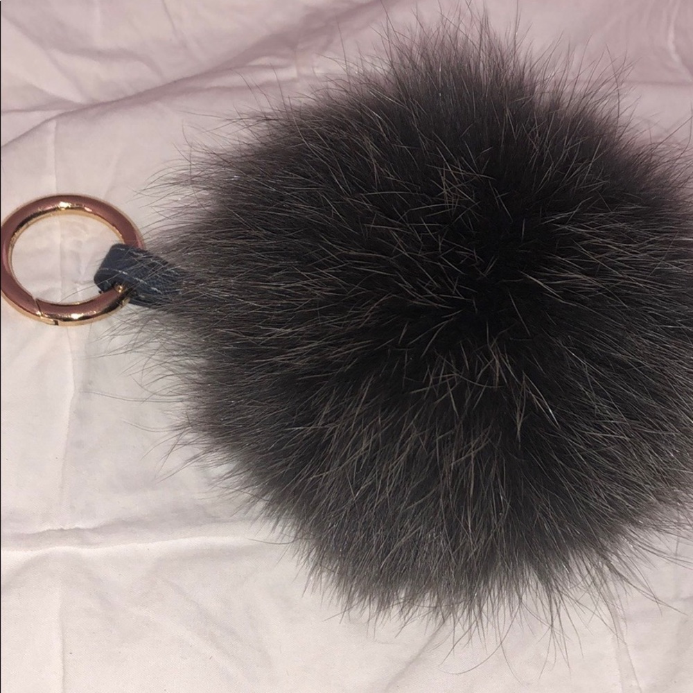 Fluffy grey pompom ball, removable keychainring